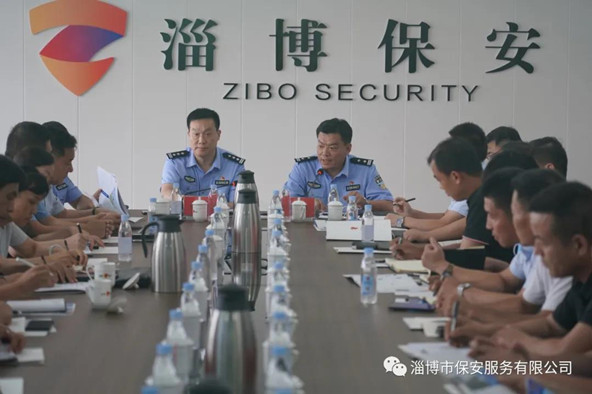 治安支隊(duì)三大隊(duì)大隊(duì)長(zhǎng)李春江講話.jpg 治安支隊(duì)三大隊(duì)大隊(duì)長(zhǎng)李春江講話.jpg